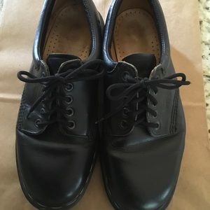 Dr. Martens vintage black shoe